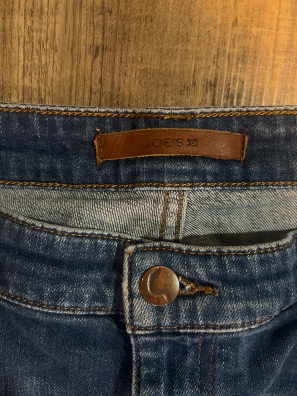 Joe's Jeans Medium Blue Cropped Boyfriend Jeans - Picture 4 of 5